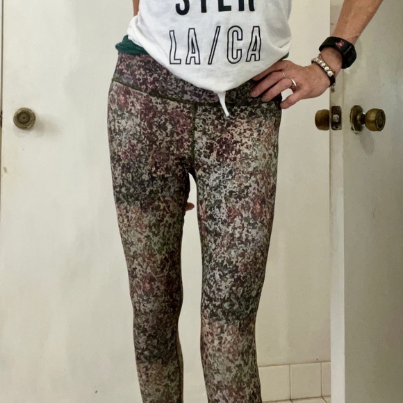 Camouflage Colors Printed Leggings By Fabletics, S - Picture 6 of 8
